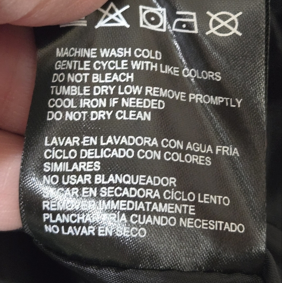 Weatherproof Black Insulated Zip-Up Puffer Vest, Medium, Zippered pockets, EUC - Picture 8 of 9